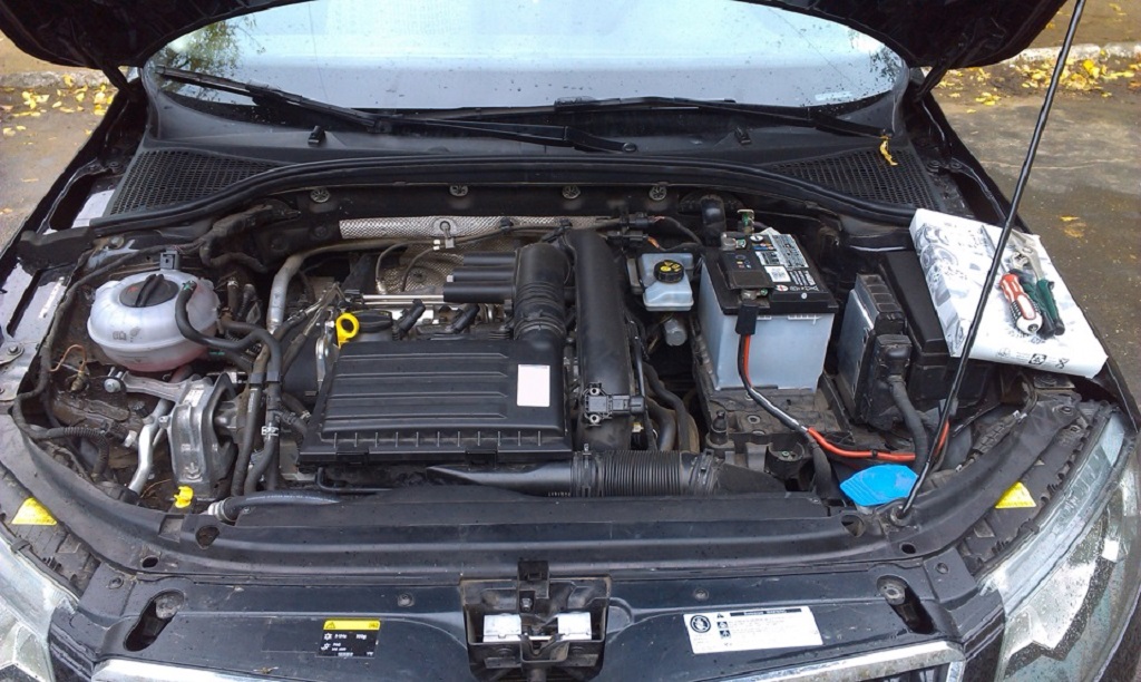 Замена топливного фильтра на двигателе Skoda Octavia А4